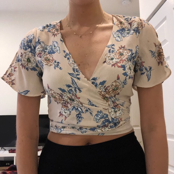 Floral wrap top - Picture 3 of 3